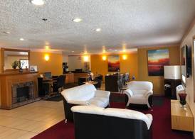 Super 8 by Wyndham Front Royal Near Shenandoah National Park 3
