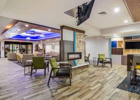 Comfort Inn & Suites Pittsburgh Fox Chapel 2