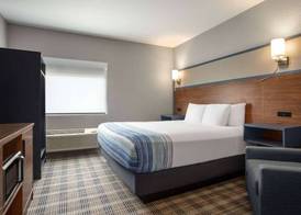 AmericInn by Wyndham Branson & Conference Center 5
