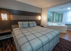 Hyannis Plaza Hotel 3
