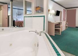Knights Inn Ottawa 5