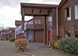 Cascades Lakefront Motel 2