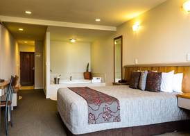 Pebble Beach Motor Inn 3