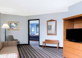 Super 8 by Wyndham Wisconsin Dells 4
