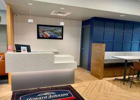 Howard Johnson by Wyndham Winnipeg West 5