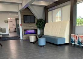 Howard Johnson by Wyndham Oklahoma City OKC Airport, Near Fairgrounds, I40, Free Hot Breakfast, and Pool 5