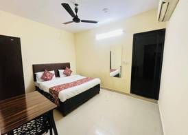 Roomshala Hotel Crown 5