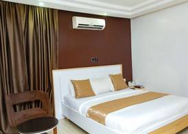 The Point Hotel and Suites 4