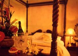 The Royal Arms Hotel Room Only 4