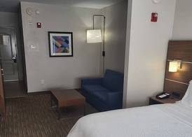 Holiday Inn Express & Suites LAGRANGE by IHG 4