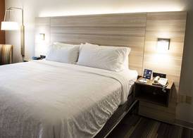Holiday Inn Express & Suites SEDALIA by IHG 3