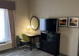 Comfort Inn & Suites Toledo North 5