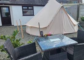 Campsite - The Ring Pub Glamping Pods 4