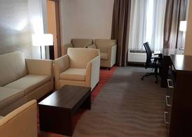 Holiday Inn Express & Suites BARRIE by IHG 3