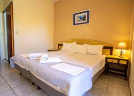 Tellis Holiday Rooms 4