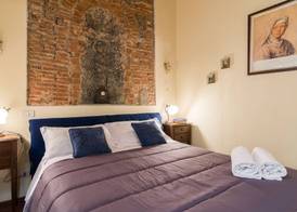 GuestHost - Florence Ariento Romantic Apartment 2