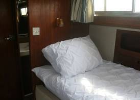 The Rose 37ft Lakeside Yacht inc Hot Tub 3
