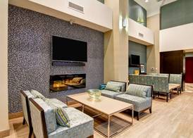 Hampton Inn by Hilton London 2
