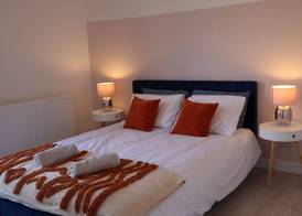 Sheffield 4-bedroom house free parking 2