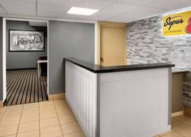 Super 8 by Wyndham Des Moines 2