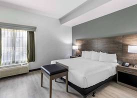 Best Western Plus MidAmerica Hotel 4