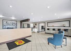 Super 8 by Wyndham Farmington 4