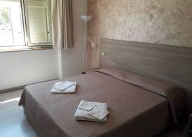 HOTEL HRS 4