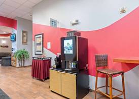 Ramada by Wyndham Sioux Falls Airport - Waterpark Resort & Event Center 4