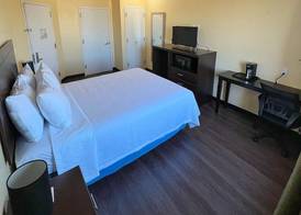 Ozone Inn & Suites 5