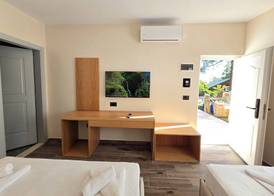 Azure Hotel Dhermi 4