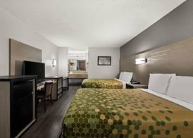 Econo Lodge 4
