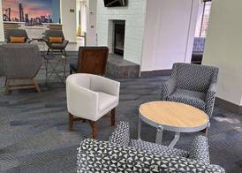 La Quinta Inn & Suites by Wyndham South Holland 3