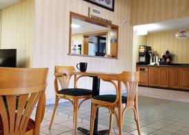 Super 8 by Wyndham Bentonville 5