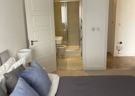Beautiful 2-bed Apartment in London 3