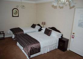 Dooly's Hotel 4