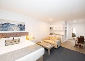 New England Motor Lodge 4