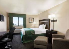 Travelodge by Wyndham Livonia 5