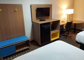 Days Inn & Suites by Wyndham Huntsville 2