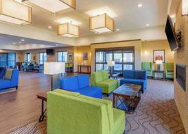 Comfort Suites Burlington near I-5 3