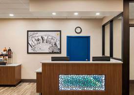 Super 8 by Wyndham Liverpool/Syracuse North Airport 4