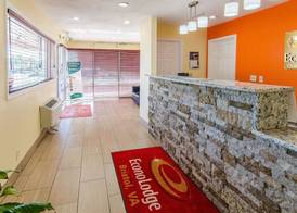 Econo Lodge Near Motor Speedway 4
