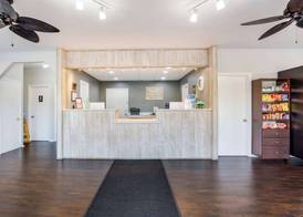 Econo Lodge Lebanon 3