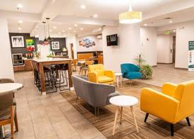 Quality Inn & Suites Oakwood Village - Cleveland South 2