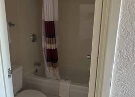 Travelodge by Wyndham Holland/Toledo 4