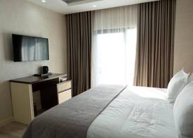 GREAT WHITE HOTEL 4