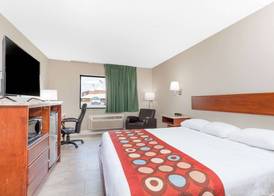 Super 8 by Wyndham Owensboro 4