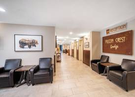 Falcon Crest Lodge by CLIQUE 4
