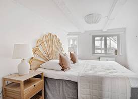 Sanders Penny - Chic 3-bdr Apt in City Center 3