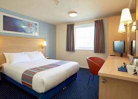 Travelodge London Central City Road Hotel 2