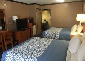 Days Inn by Wyndham Bishop 5